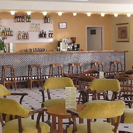 克里什塔尔酒店 3* 托雷莫利诺斯