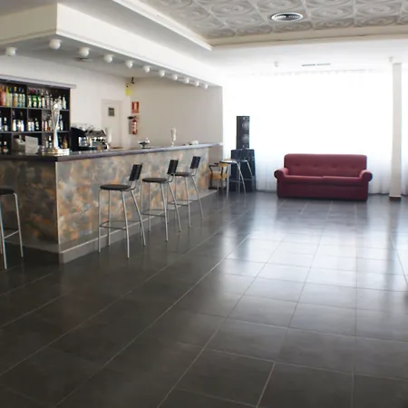 克里什塔尔酒店 3* 托雷莫利诺斯