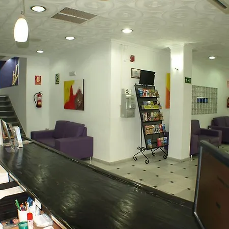 克里什塔尔酒店 3* 托雷莫利诺斯