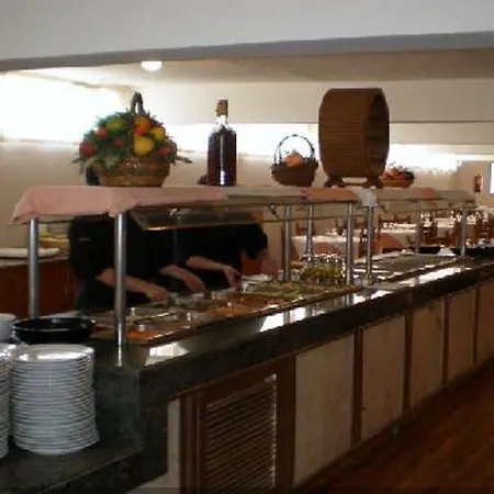 克里什塔尔酒店 3* 托雷莫利诺斯